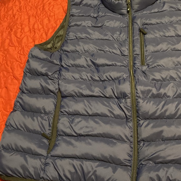 32 Degrees vest - Picture 3 of 8